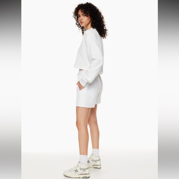 Aritzia - TNA Cozy Fleece Boyfriend 5" Sweatshort White Size L - Picture 4 of 13
